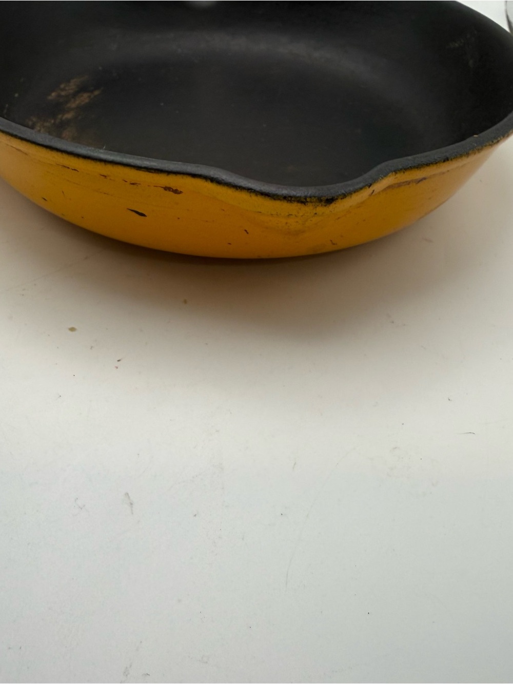 Le Creuset Double Spout Enameled Cast Iron Skillet #20 Yellow Vintage - Picture 5 of 14